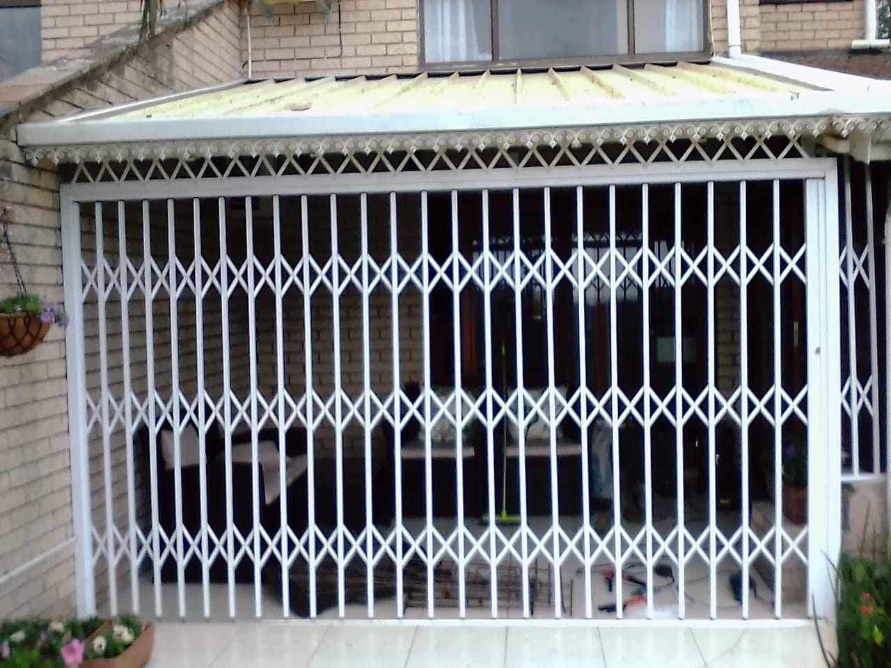 SU 20Security Gates in Melville